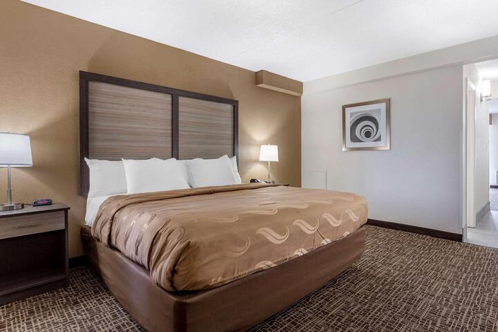 1 King Bed (2 of 9)