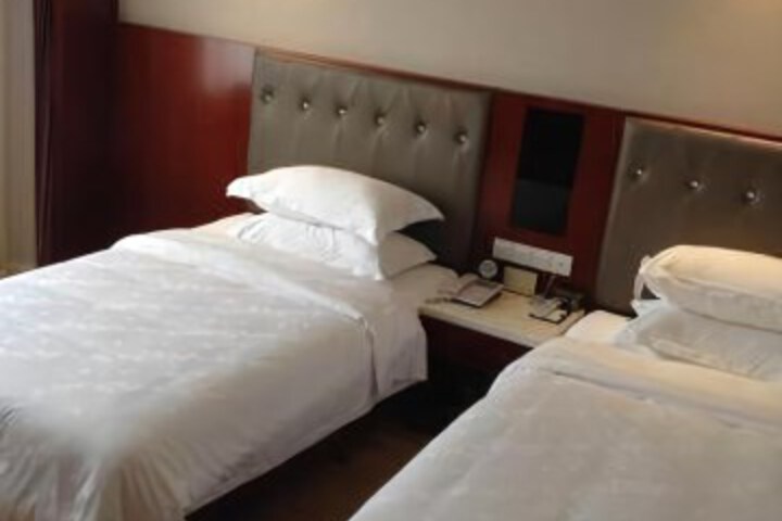 Room 5 of 11