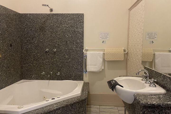 Room 15 of 33