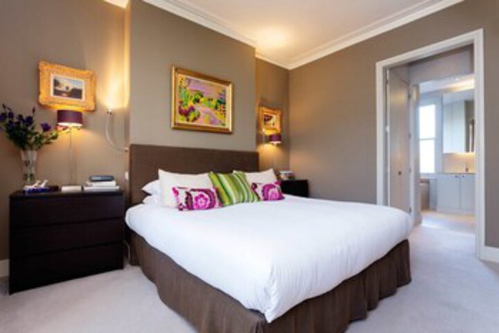 Room 28 of 35