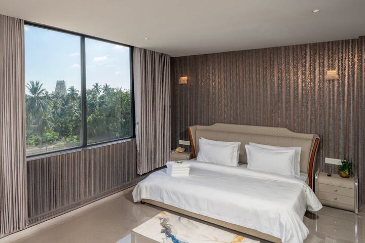 Room 8 of 20