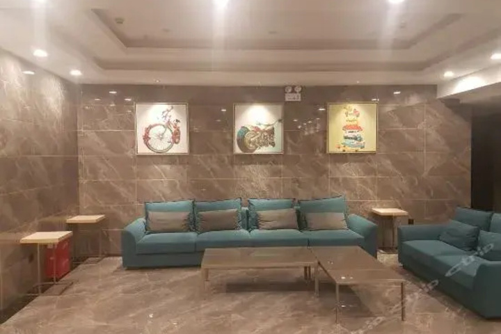 Room 7 of 8