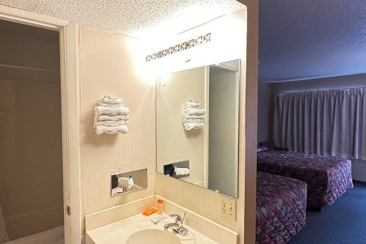 Room 11 of 22