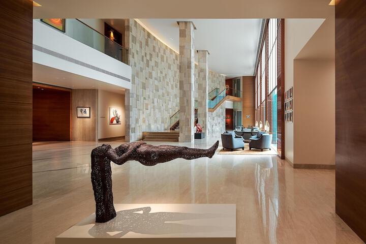 Entrance & Lobby