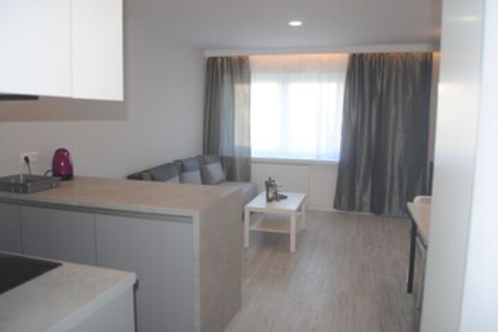 Room 12 of 80