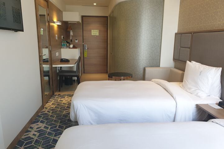 Room 17 of 118