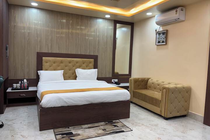 Room 2 of 8