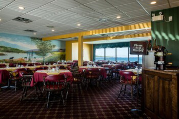 Dining 76 of 141
