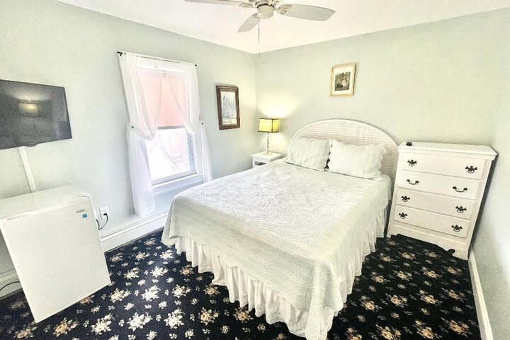 Room 10 of 27
