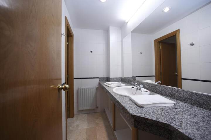 Room 33 of 62
