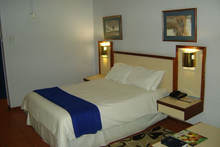 Room 4 of 32