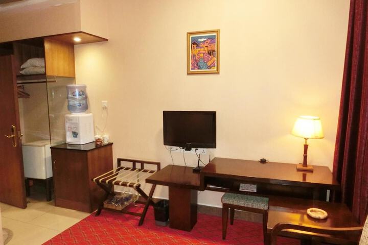 Room 25 of 38