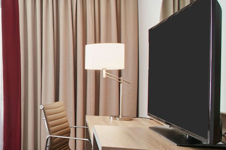 Room 10 of 102