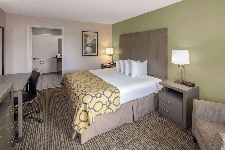 1 King Bed (7 of 7)