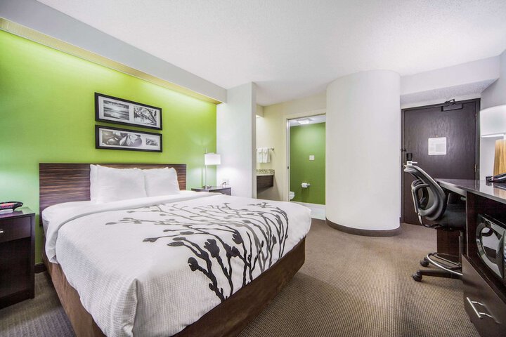 Room 13 of 37
