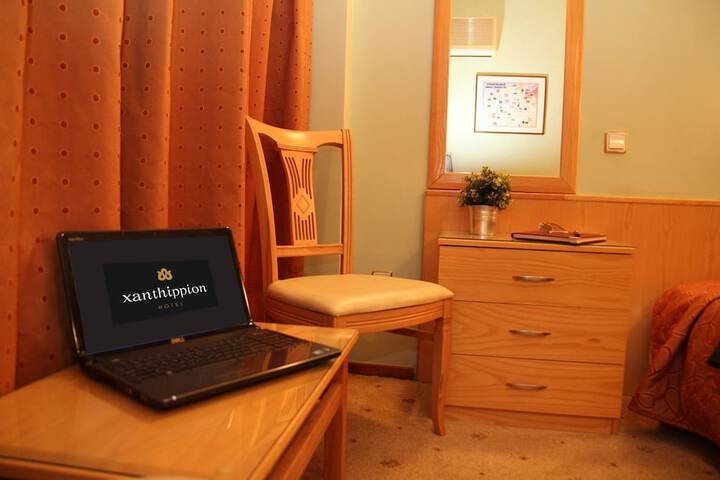 Room 9 of 32