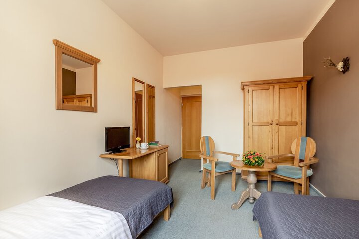 Room 17 of 33