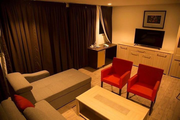 Room 10 of 21