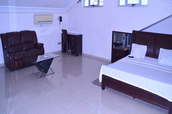 Room 13 of 78