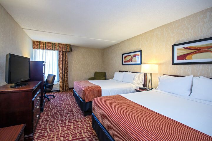2 Queen Beds (4 of 5)