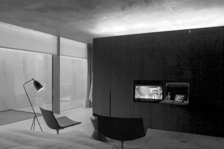 Room 12 of 24