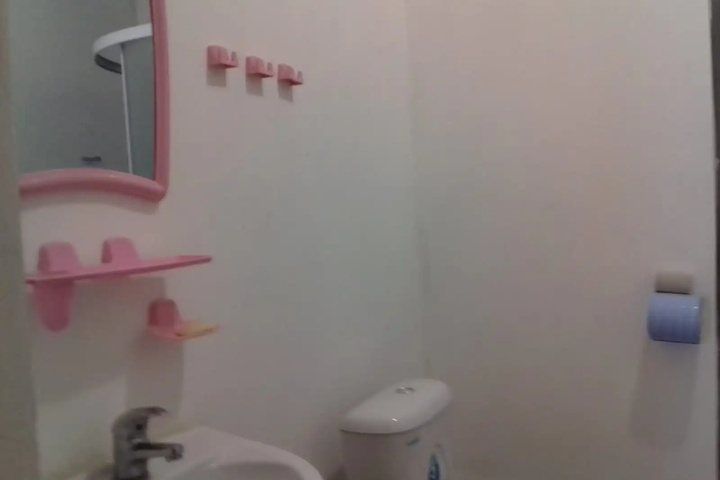 Room 7 of 9