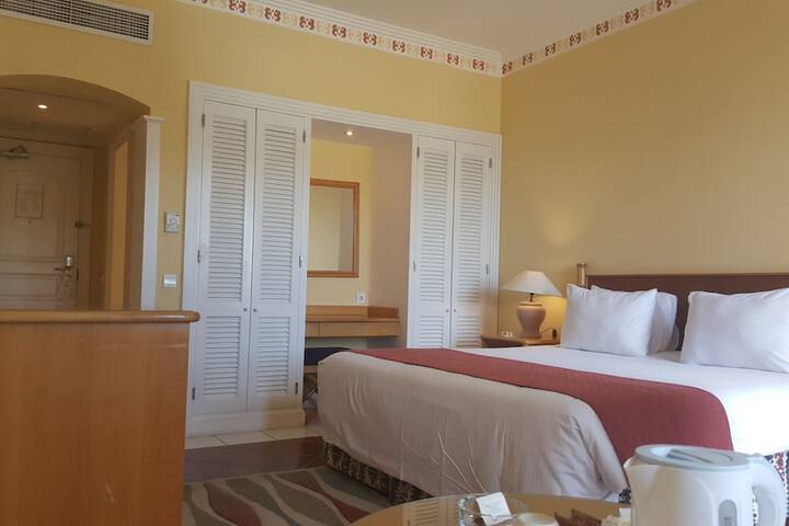 Room 5 of 75