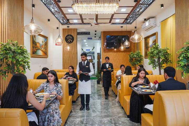 Dining 53 of 61