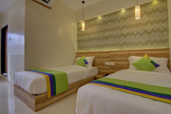 Room 9 of 34