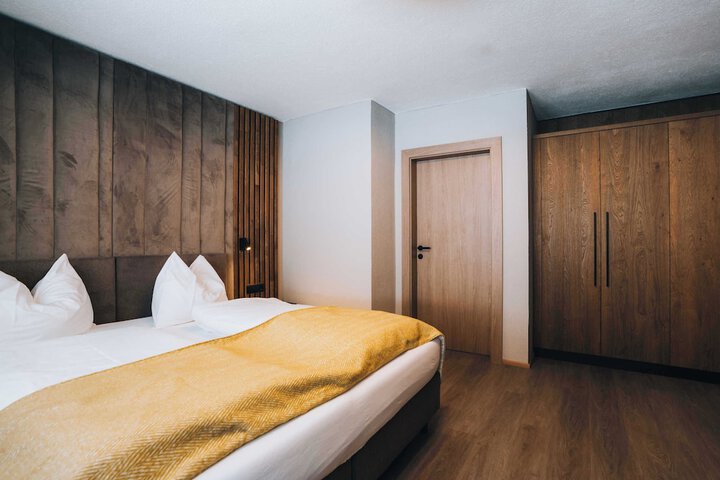 Room 96 of 505