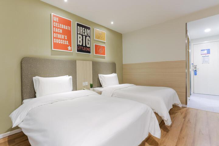 Room 16 of 34