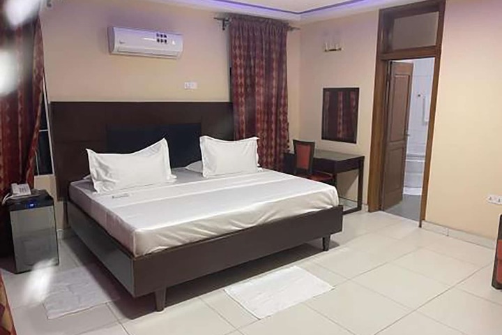 Room 2 of 6