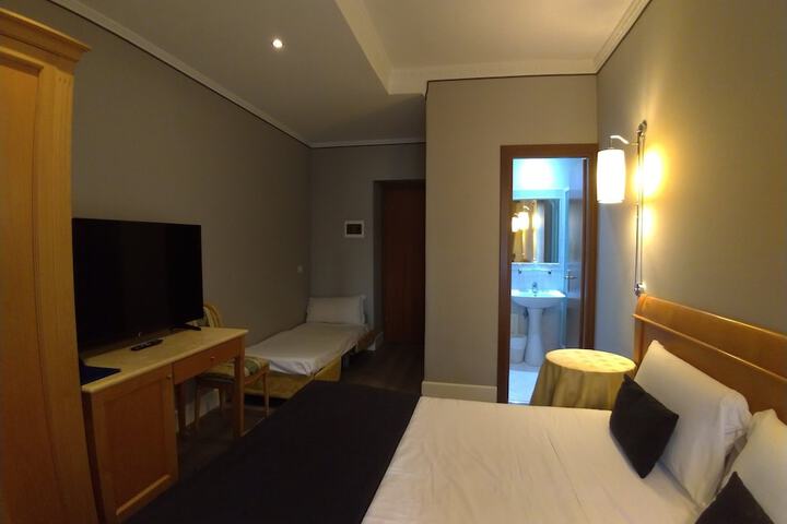 Room 6 of 30