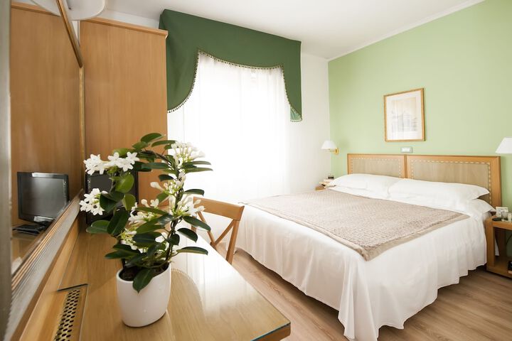 Room 8 of 39