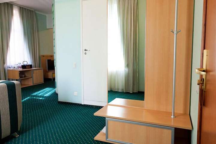 Room 19 of 118