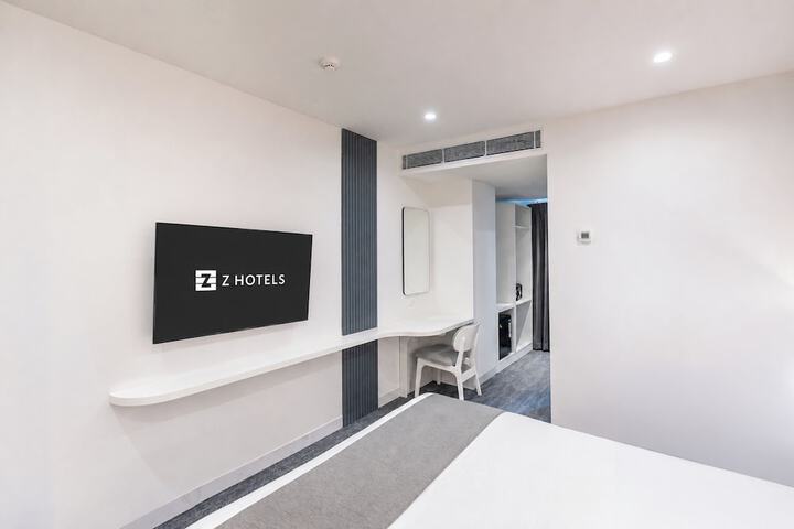 Room 9 of 33