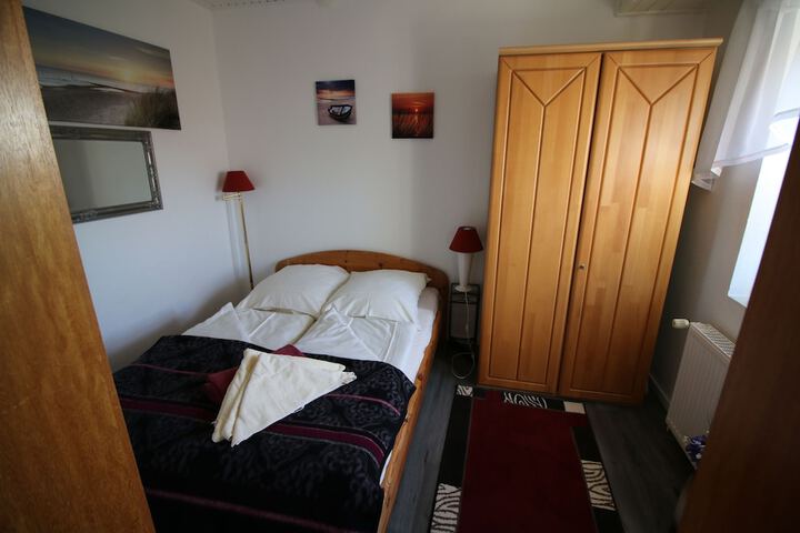 Room 4 of 97