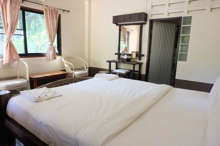Room 4 of 37
