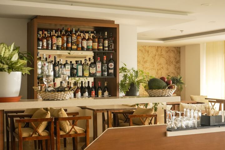 Lounge 166 of 209