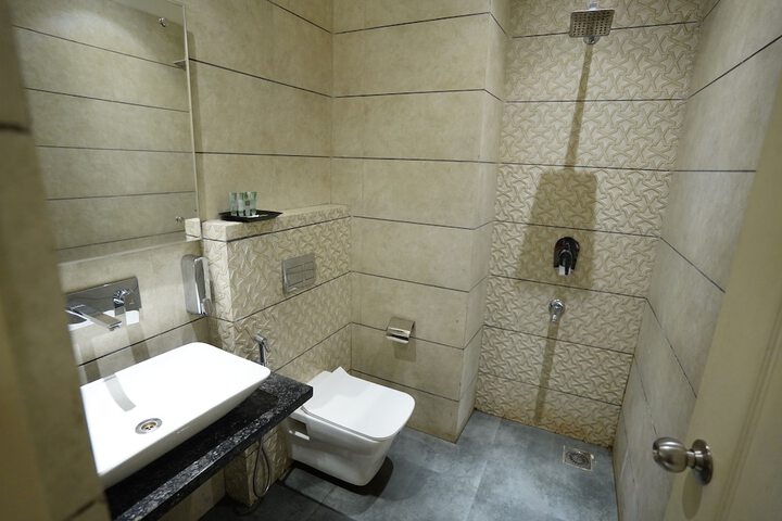 Room 56 of 76