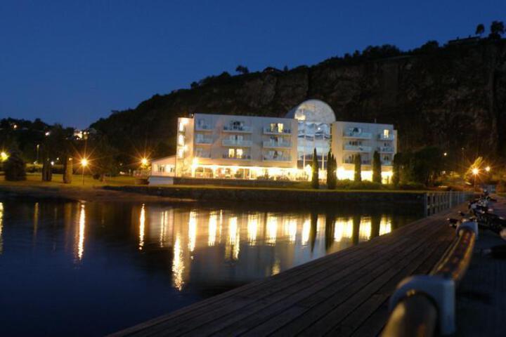 HOLMESTRAND FJORDHOTELL