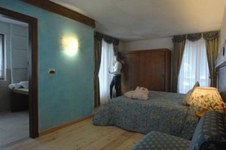 Room 6 of 29