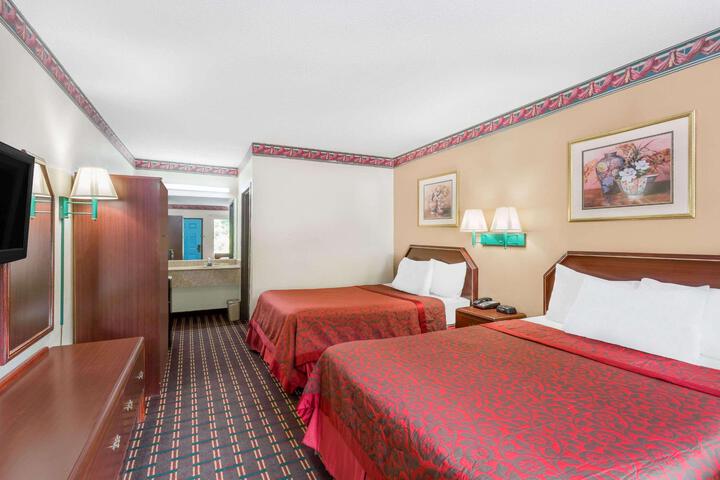 1 Queen Bed (18 of 21)