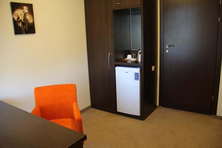 Room 28 of 64