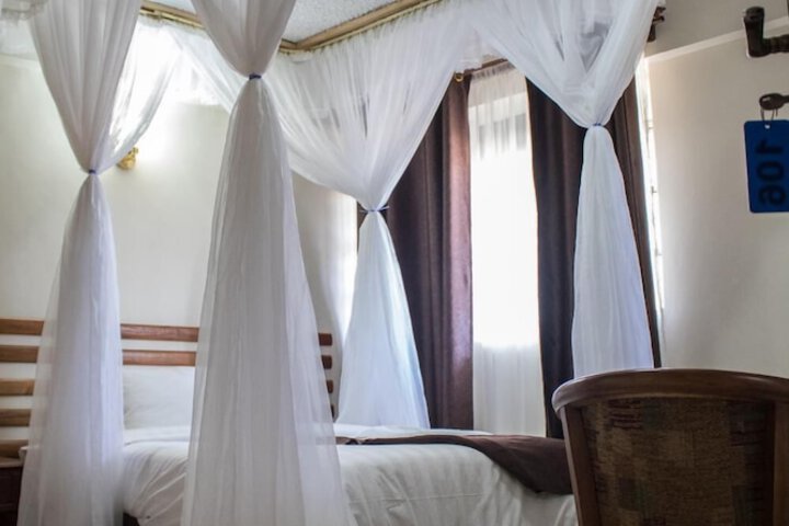 Room 4 of 43