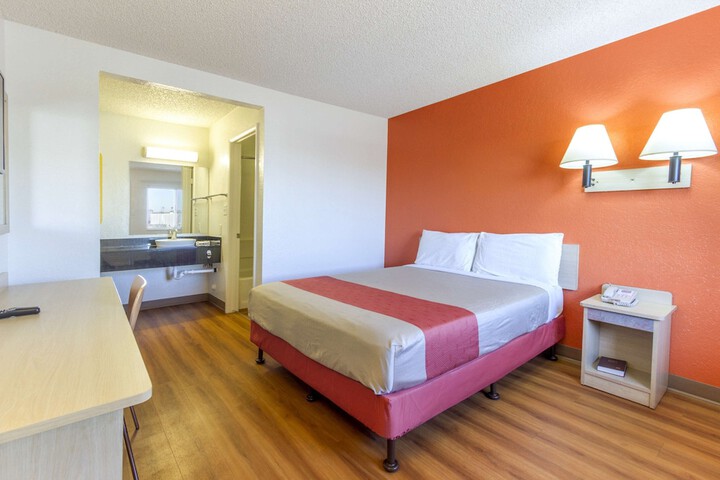 Room 8 of 27