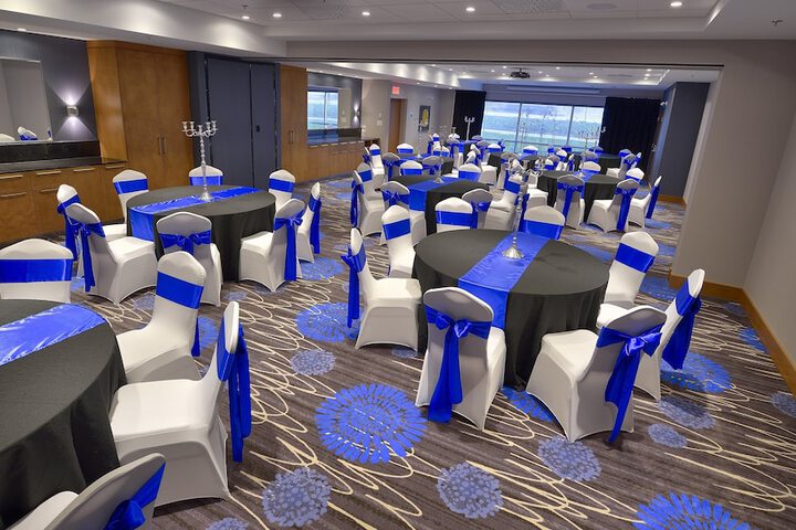 Ballroom/Hall 26 of 32