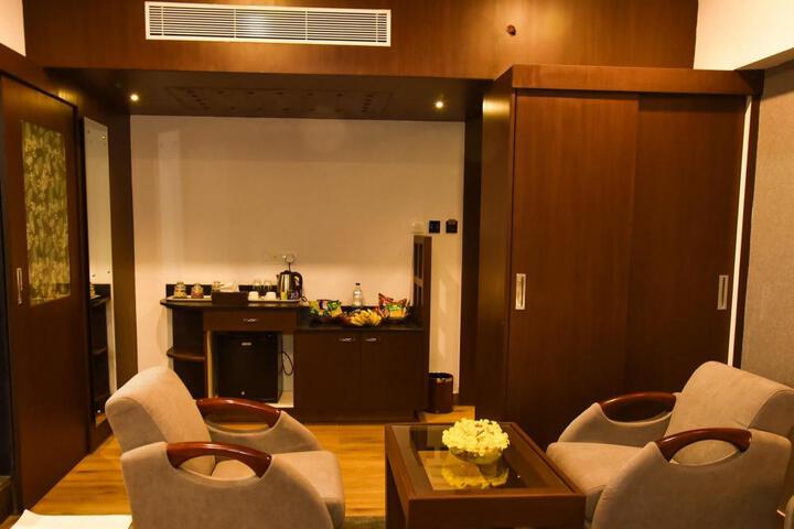 SILVER OAK HOTEL