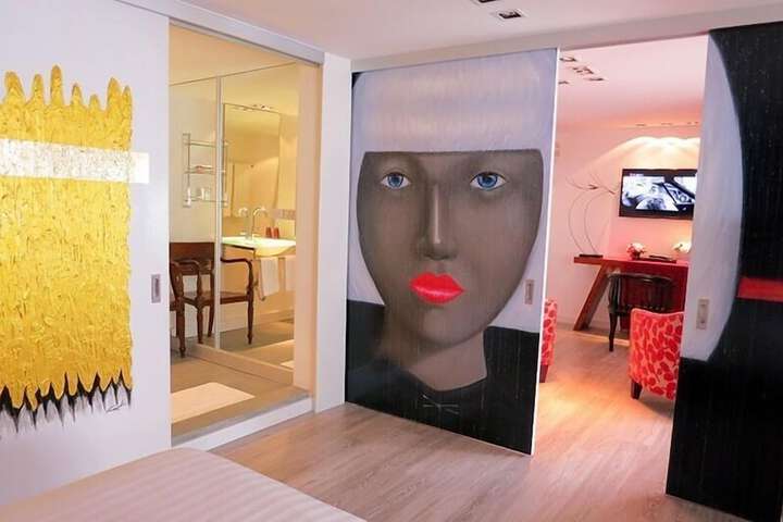 Room 18 of 106