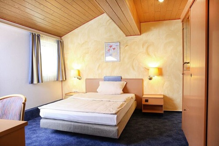 Room 14 of 49